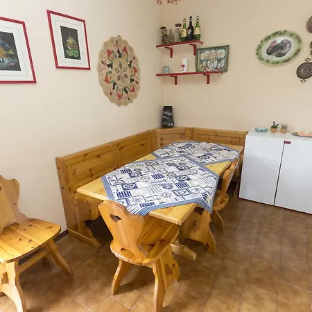A Casa Di Valerio بيت للعطل زونه